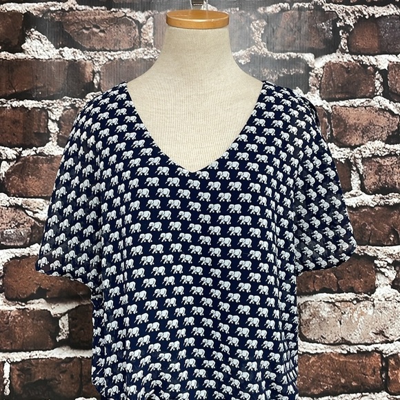 CABI Blouse Women's Small Blue Elephant Print Parade Top Short Sleeve Style 5345 - Picture 7 of 14